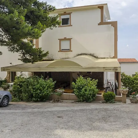 Nevera Omis