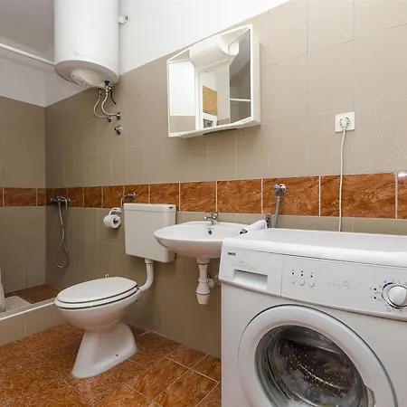 Apartment Nevera Omis